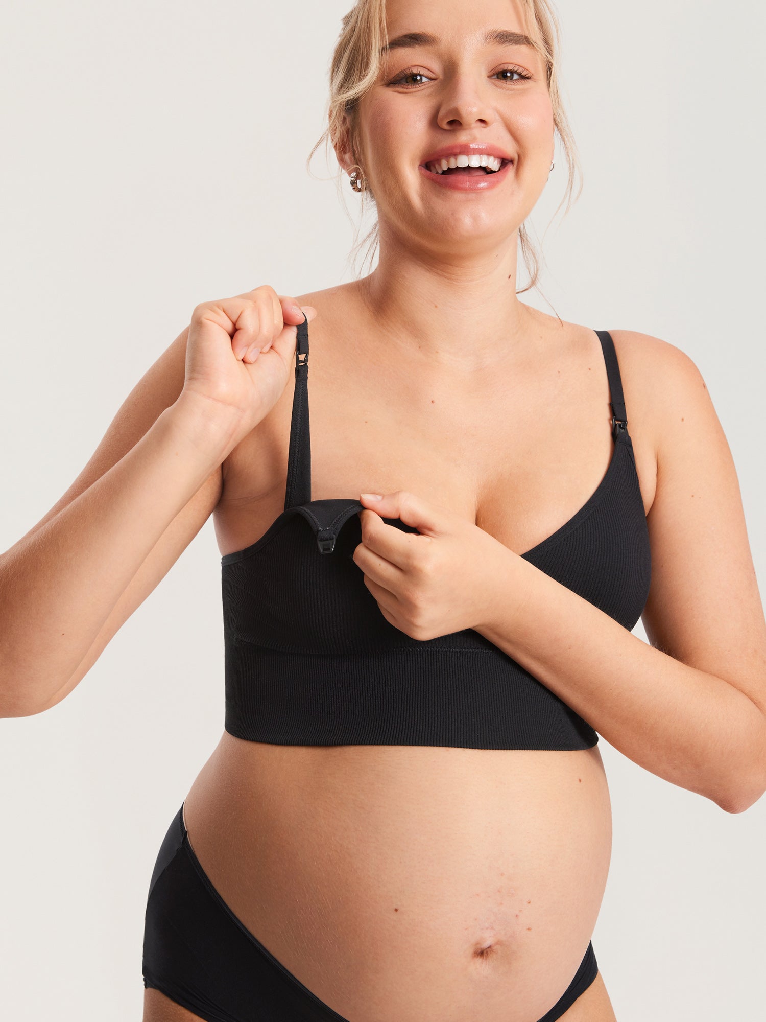 MOMANDA Women's Ribbed V Neck Nursing Bralette Black