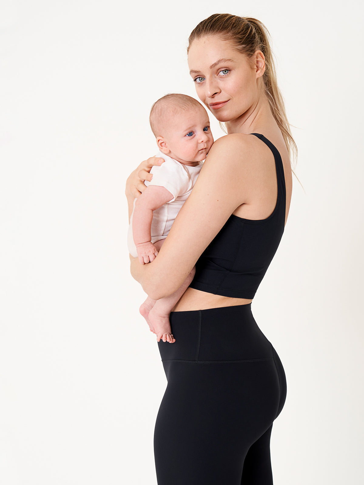MOMANDA Women's Natrelax® Nursing Crop Tank Top - V Neck Black @model_info:Tank