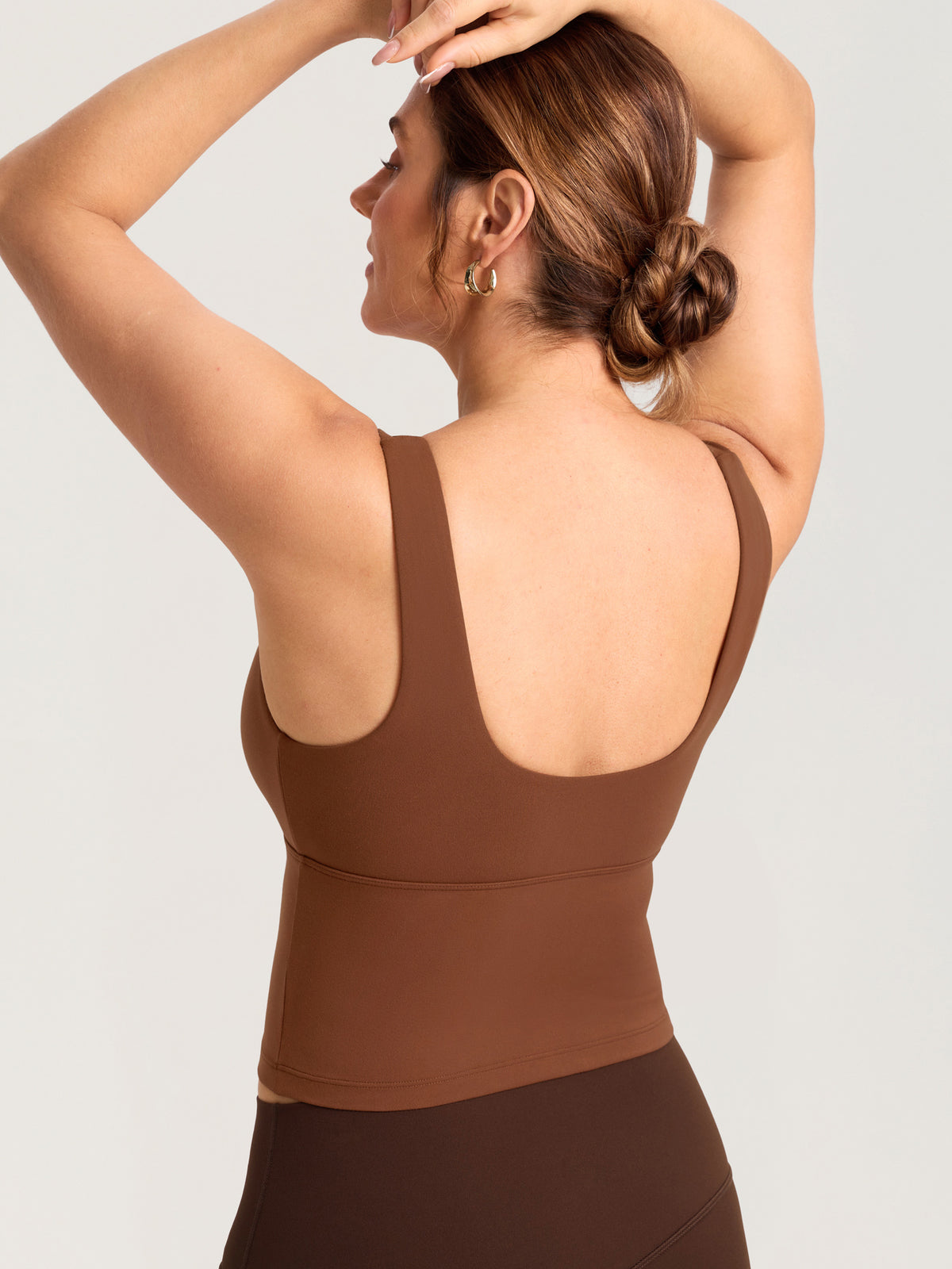 MOMANDA Natrelax® Crossover Nursing Crop Tank Top Croissant Brown @model_info:MOM3