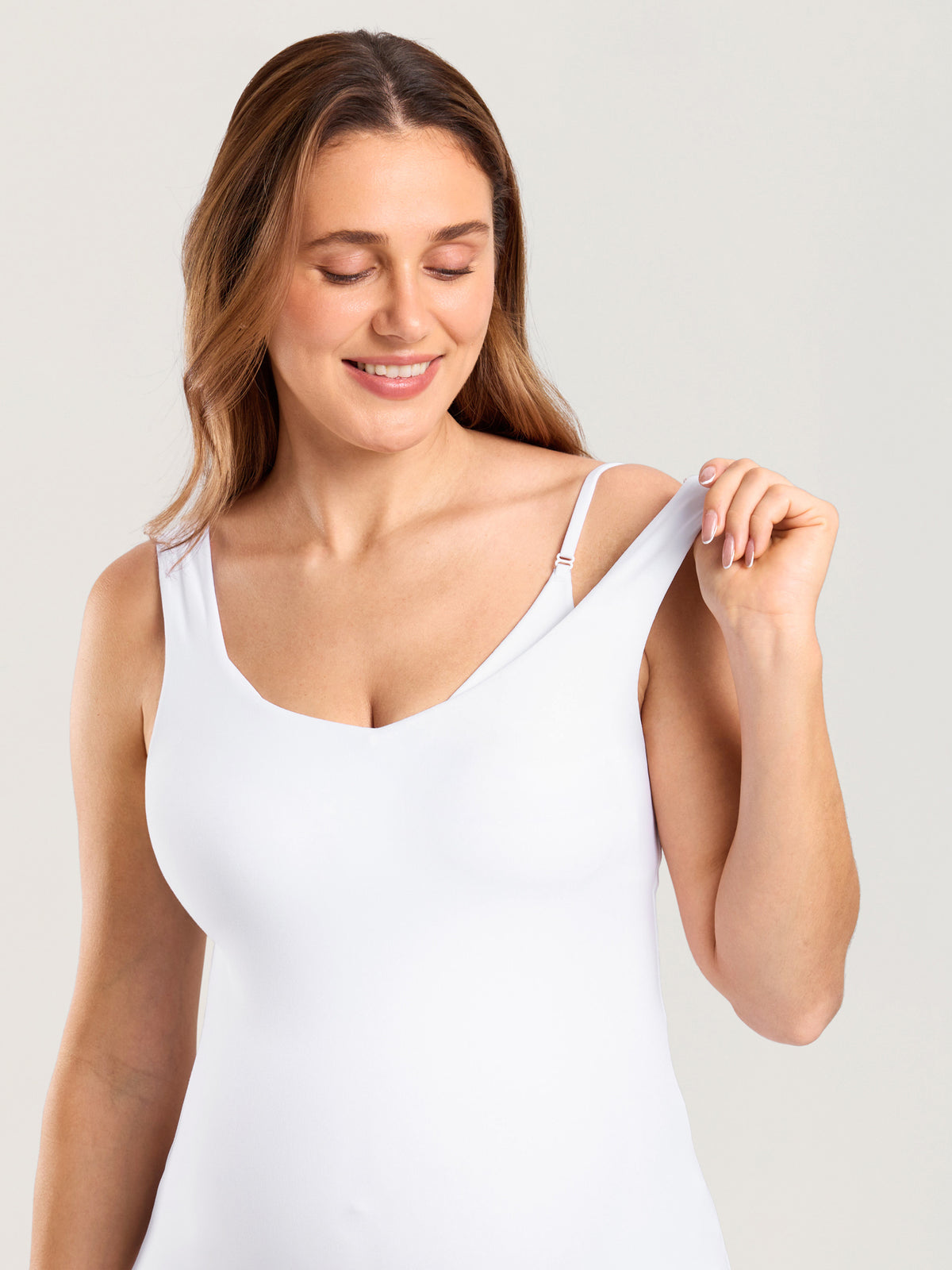 MOMANDA Naterlax® V Neck Nursing Tank Top White @model_info:MOM3
