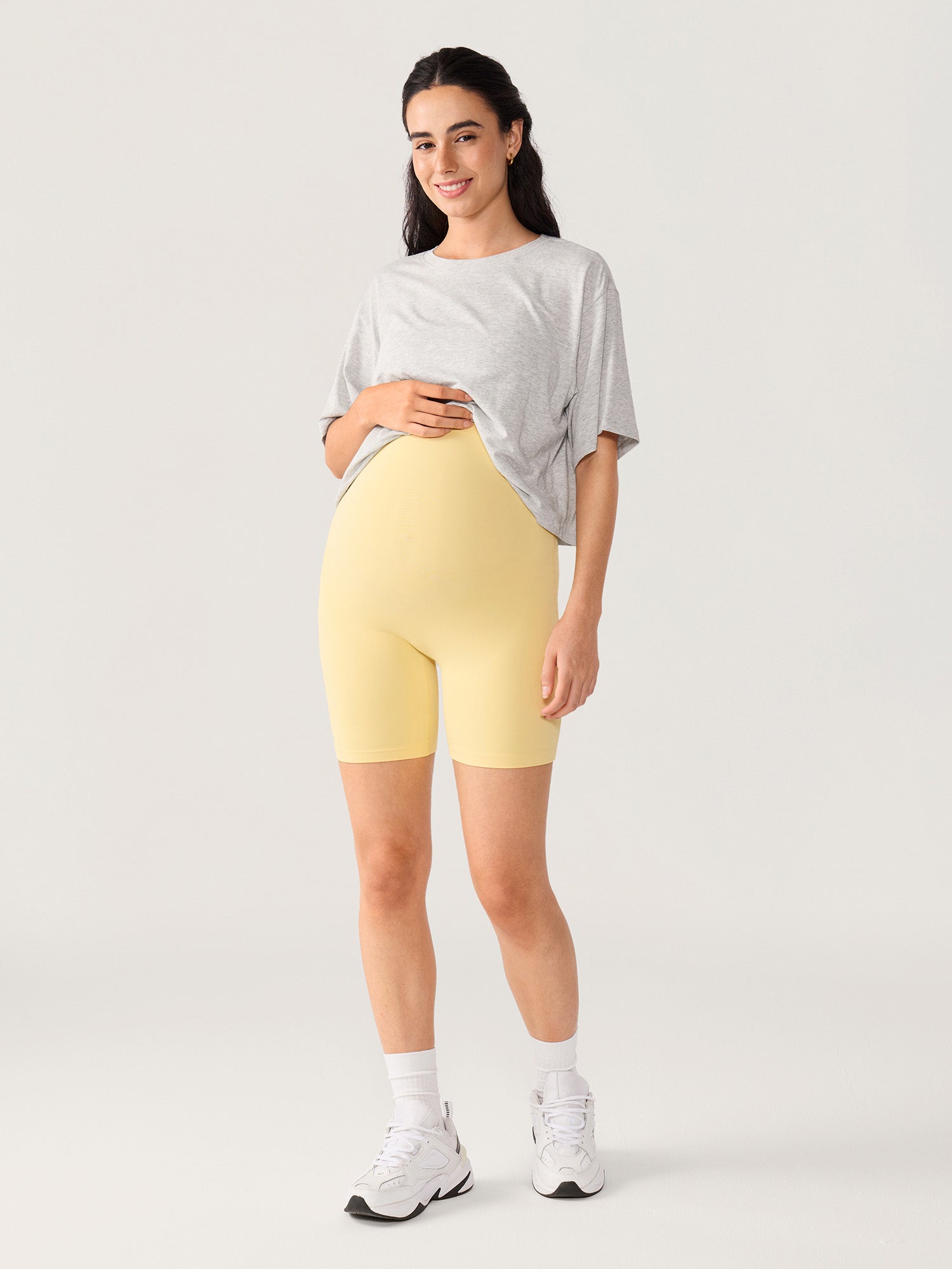 Natrelax® Seamless-Front Maternity Shorts 6"