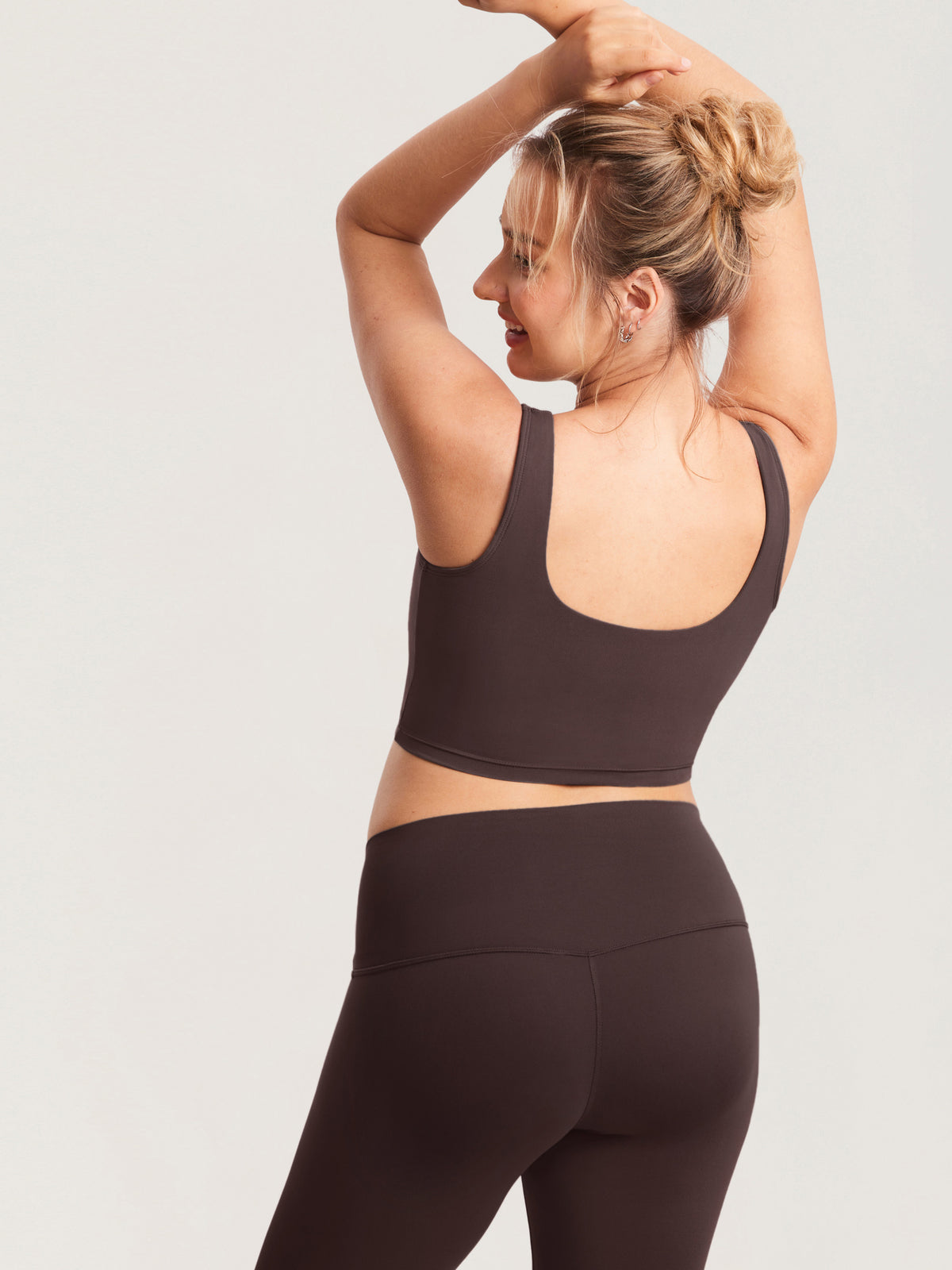 MOMANDA Women's Natrelax® Nursing Crop Tank Top - V Neck Hot Fudge Brown @model_info:MOM3