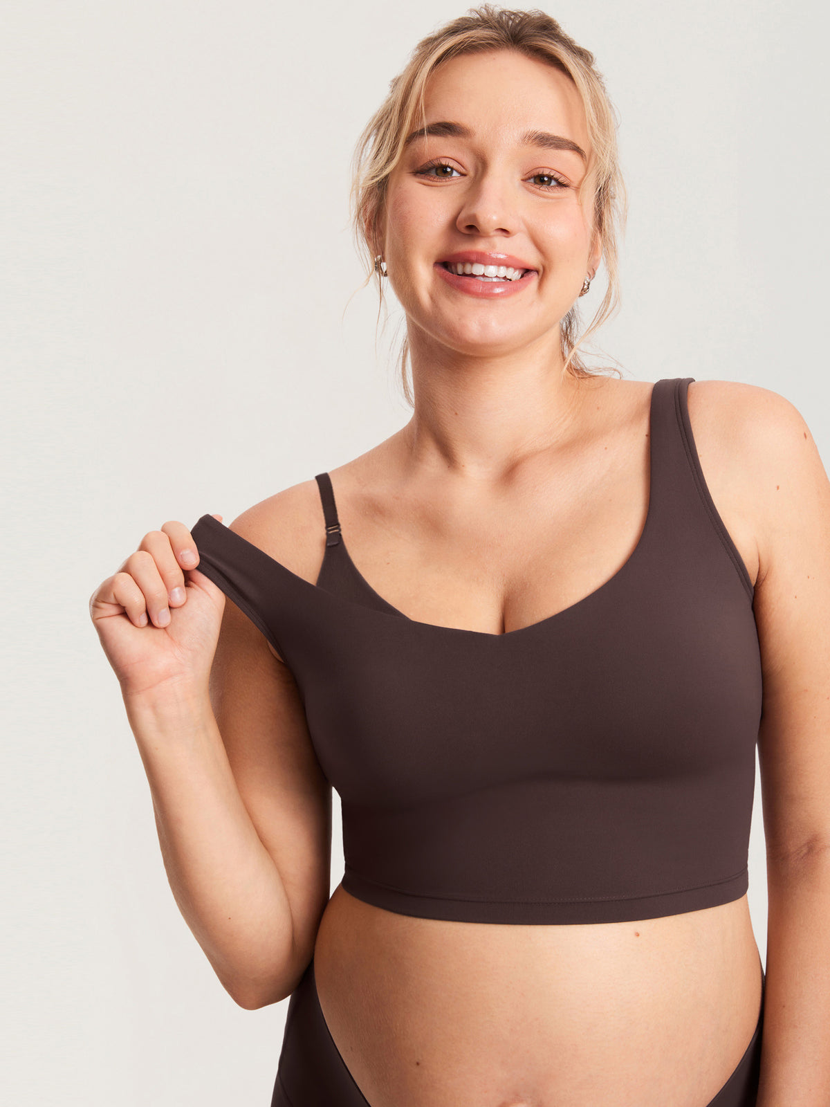 MOMANDA Women's Natrelax® Nursing Crop Tank Top - V Neck Hot Fudge Brown @model_info:MOMRS1