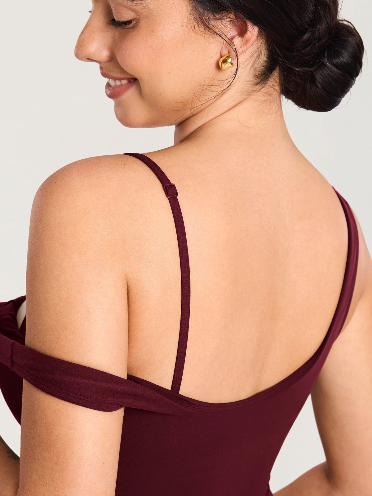 MOMANDA Women's Natrelax® Nursing Crop Tank Top - V Neck Red Merlot @model_info:MOM4