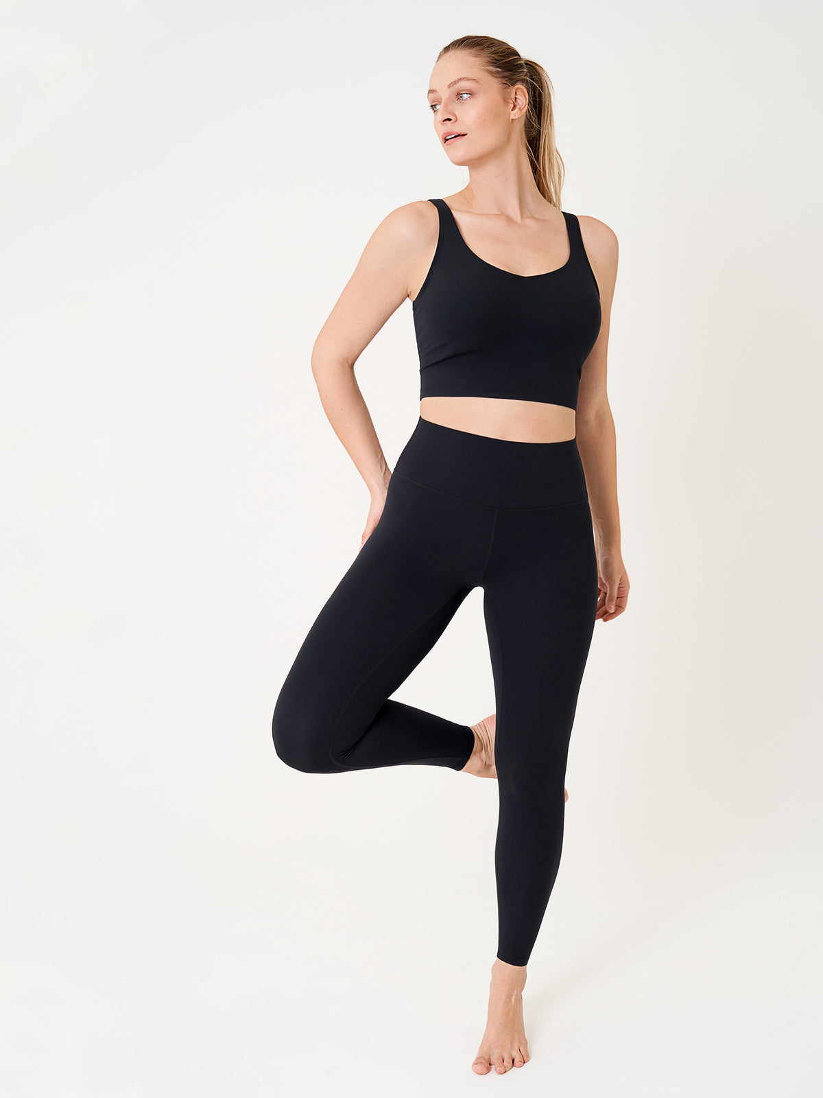 MOMANDA Women's Natrelax® Nursing Crop Tank Top - V Neck Black @model_info:Tank
