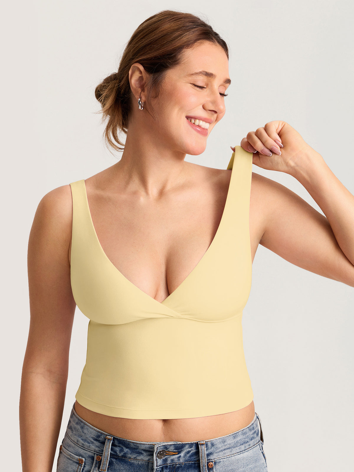 MOMANDA Natrelax® Crossover Nursing Crop Tank Top Butter @model_info:MOM1