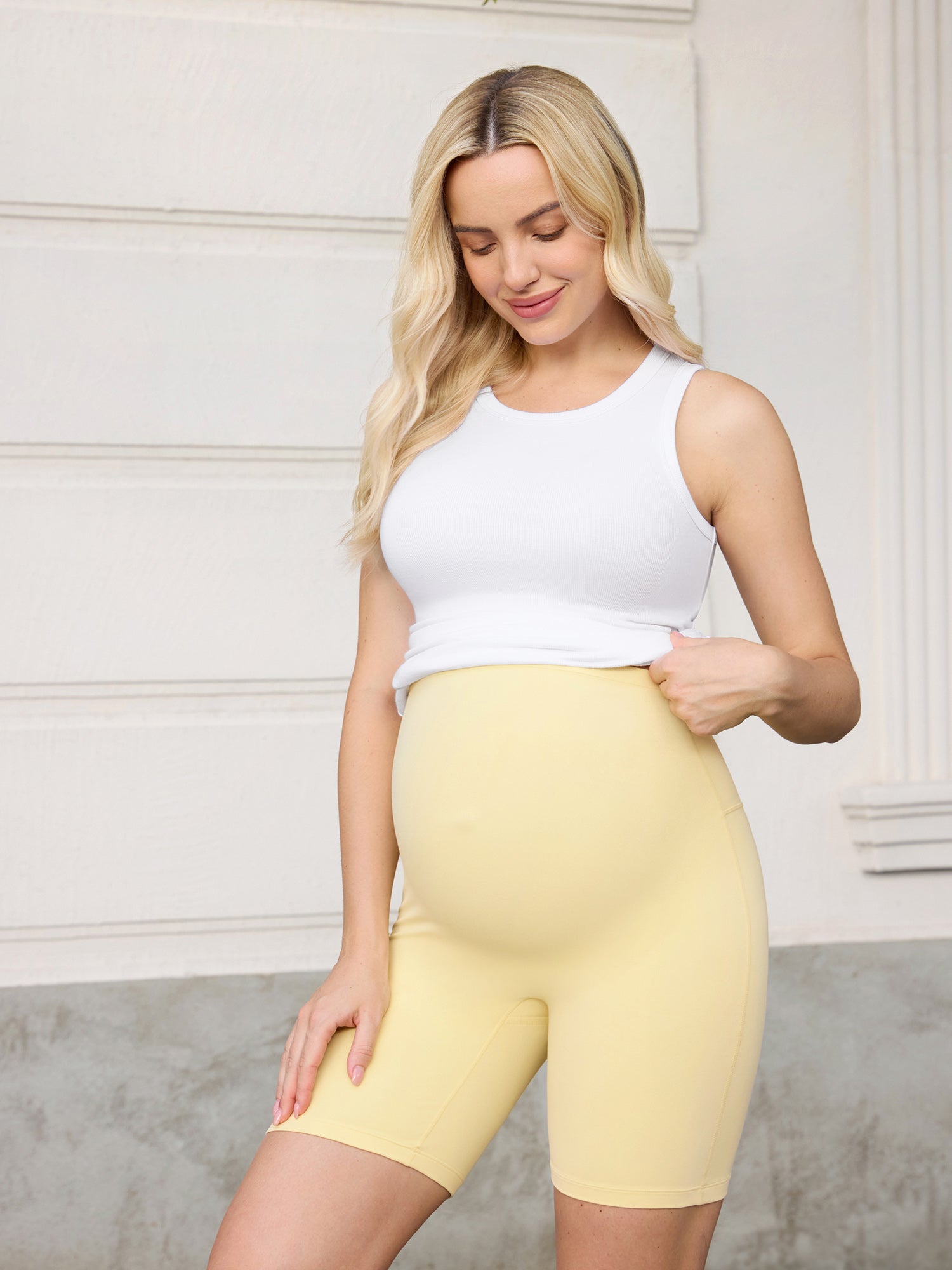 Natrelax® Seamless-Front Maternity Shorts 6"